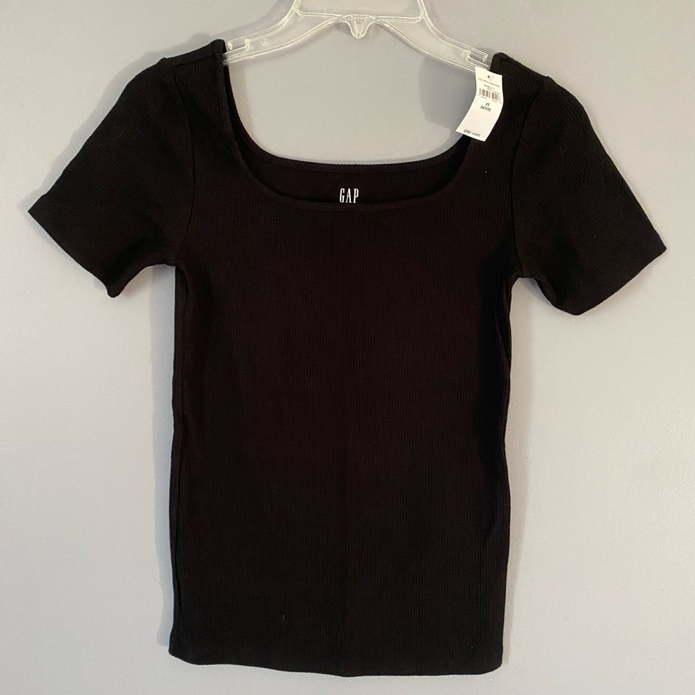 Gap women’s black ribbed top. XSP.